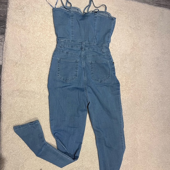 NWT Fashion Nova Loren Denim jumpsuit size small - Picture 3 of 3